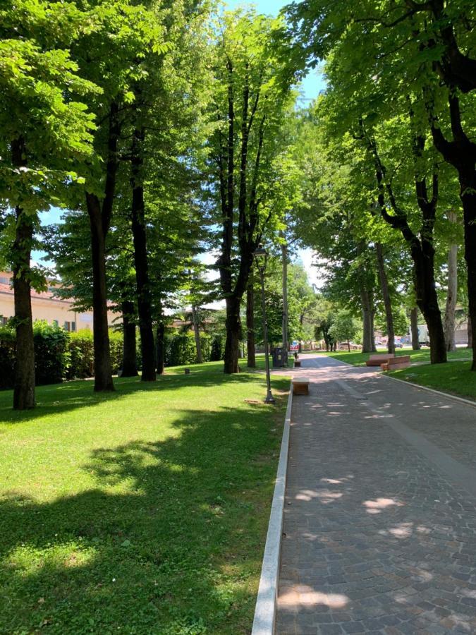 Appartamento Peschiera - Zona Ospedale Pederzoli Peschiera del Garda Buitenkant foto